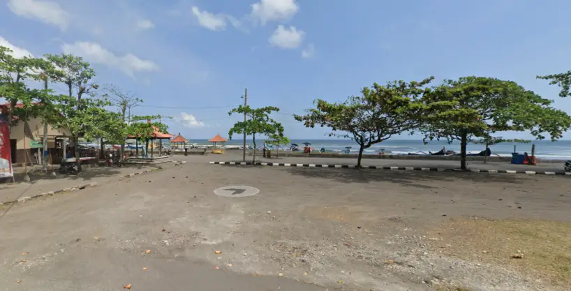 Tanah dekat pantai yeh gangga