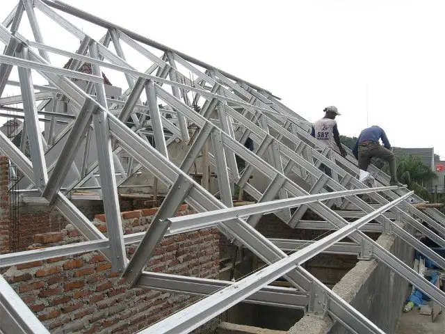 Tukang kap baja ringan