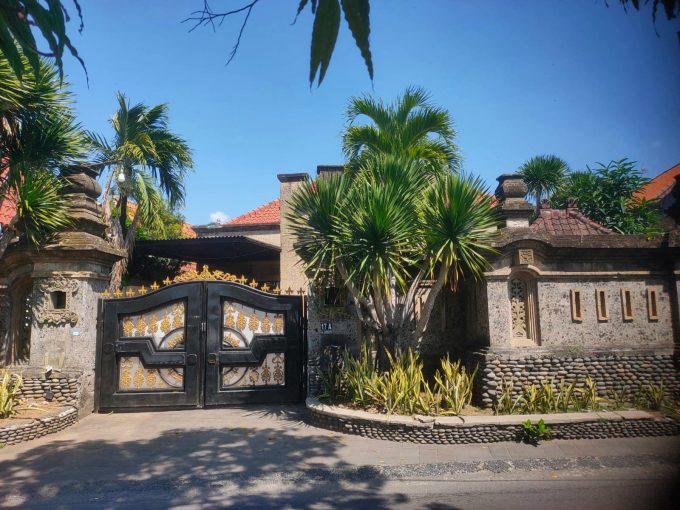 Dijual cepat tanah bonus bangunan di sidekarya denpasar
