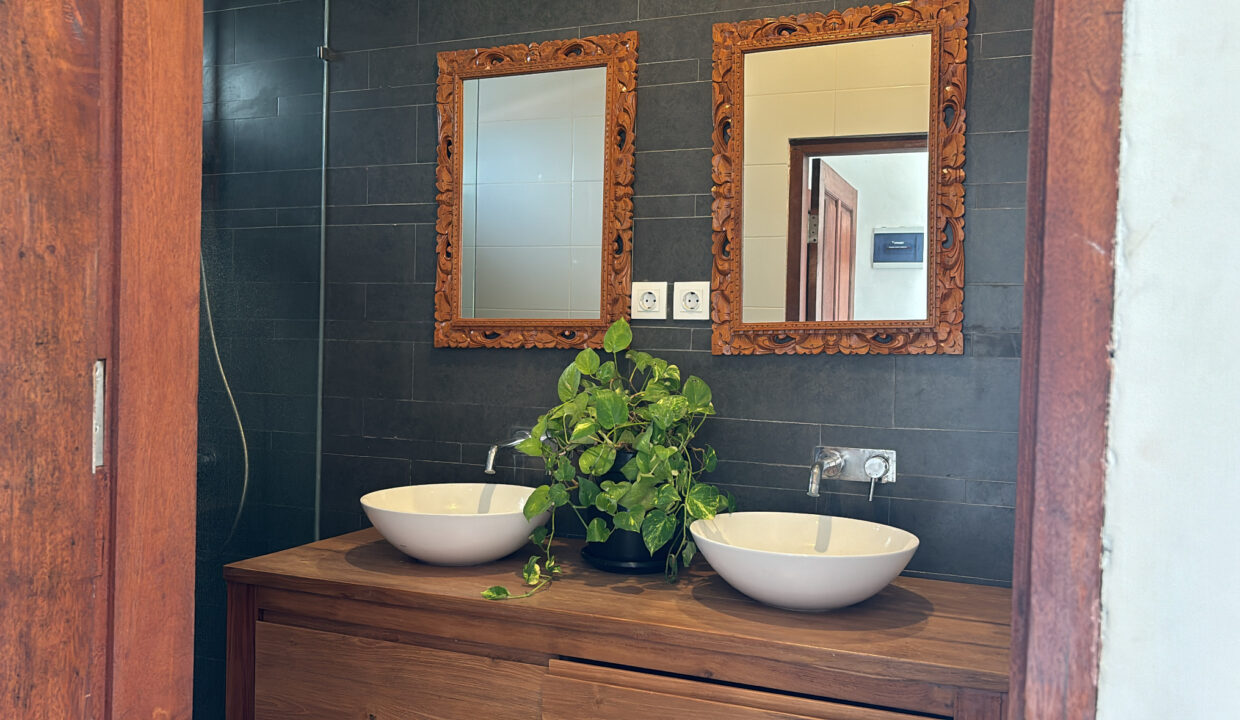 651C2540-FEE0-4B79-B42C-EB81B9ED5FB9